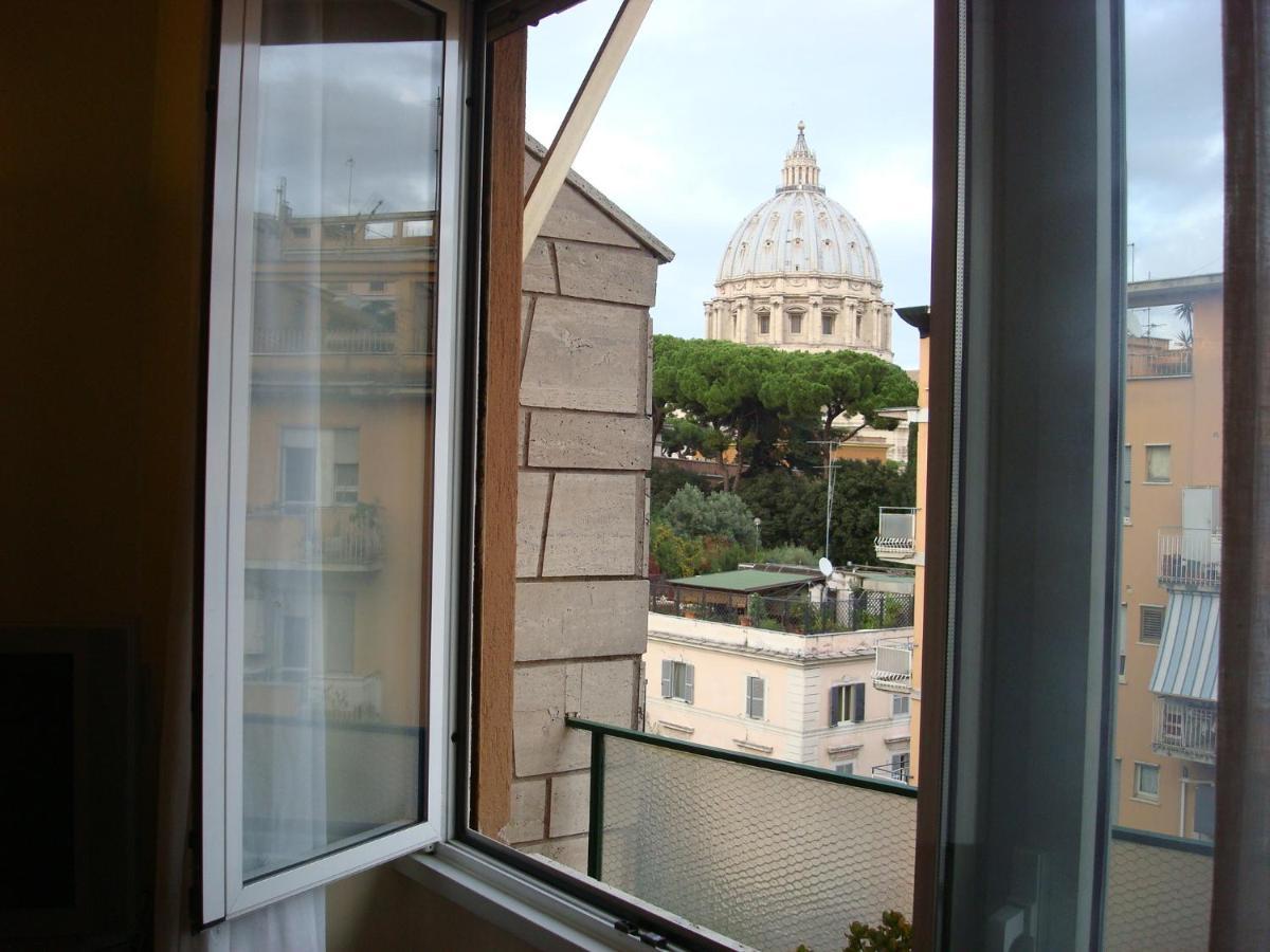 Vatican Balcony — Photos 1